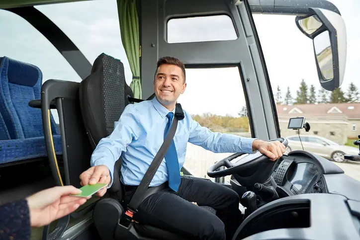 Busfahrer gibt Ticket aus